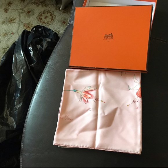 100% silk HERMES SCARF - Picture 15 of 15